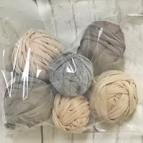 עודפי ייצור של חוטי טריקו פרוסים - מארז גוונים נורדיים אפורים וצבע טבעי 1.3 ק"ג