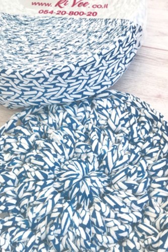 חוטי טריקו לסריגה בשילוב הדפס בכחול על רקע לבן, חוט טקסטורה יפה ומיוחד