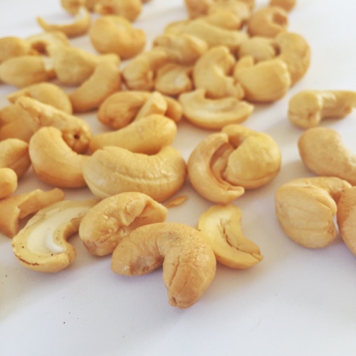 קשיו טבעי במשקל - 1 קילו