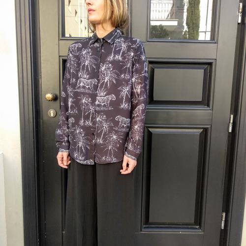 חולצת TIGER שחור לבן