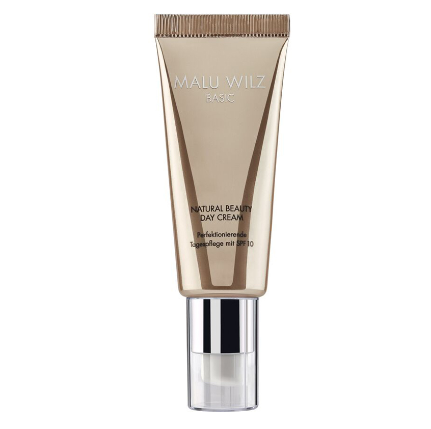  Natural Beauty Day Cream מותיר את העור במרקם מקסים יפה ורענן. אידיאלי עבור כל מי שלא רוצה להיות בלי שמץ של צבע על הפנים שלהם. חרוזי פיגמנטציה מקובצים הנפתחים על העור מסתגלים כמעט לכל צבע עור, ומספקים מראה טבעי מאוד וחלק. בנוסף מכיל גם SPF 10 עם מסנני UVA / UVB מגן על העור מפני השמש היומית ומונע נזקים. במקביל, המרקם הקטיפתי המפואר עם גליצרין ופנתנו