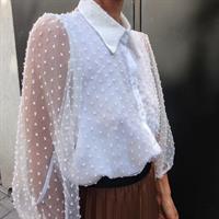 חולצת שיפון נקודות לבנה + מסכת WHITE DOTS מתנה