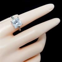 טבעת כסף מעוצבת אבן קריסטל בצורת ריבוע ומשובצת אבני זרקון  RG5956