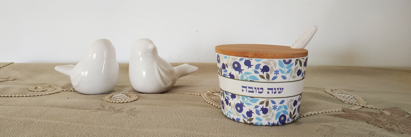 כלי אכסון לדבש - דוגמא - אמנות יודאיקה ייחודית
