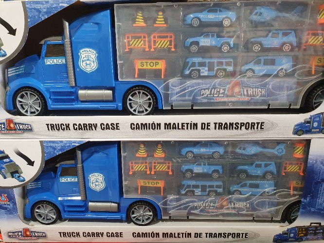 משאית משטרה עם מכוניות קטנות