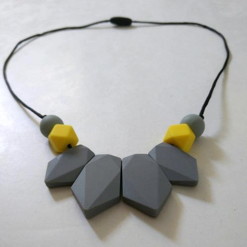 שרשרת סיליקון- חץ אפור