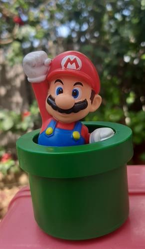 בובת פלסטיק של מריו מציץ מהצינור, נינטנדו מקדונלד