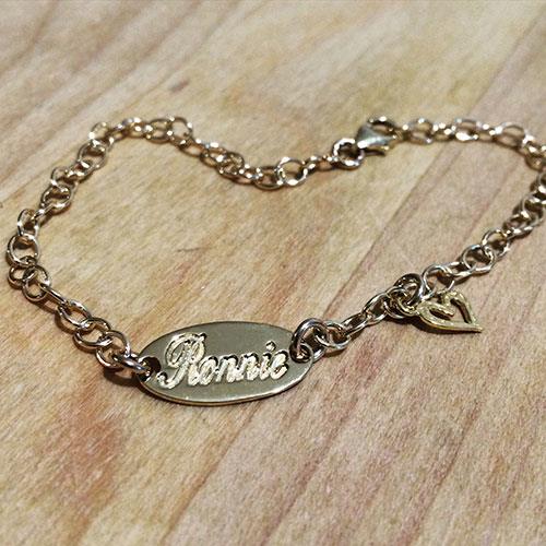 צמיד אליפסה עם חריטה אישית כסף או זהב 14 k