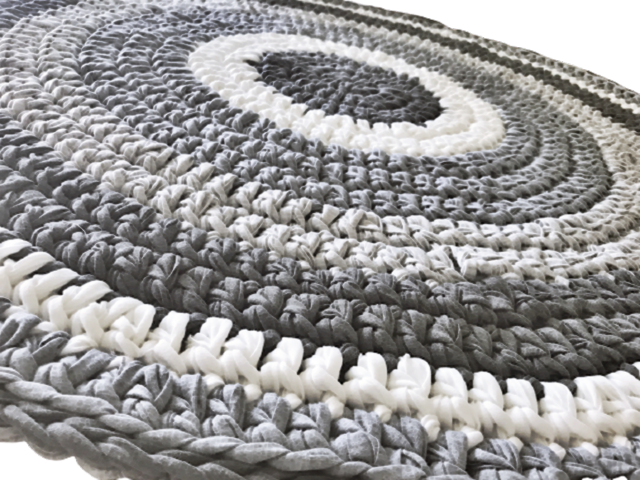 שטיח סרוג, שטיחים סרוגים, שטיח מחוטי טריקו, שטיח סרוג באפור, אפור , שטיחים מטריקו, שטיח לחדדר ילדים, שטיח עגול לחדר ילדים, 