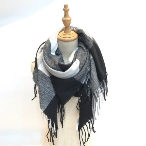 צעיף אפור לבן משבצות