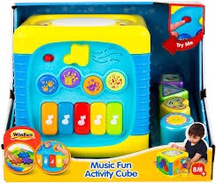 קוביית פעילות מוזיקלית עם השחלת צורות