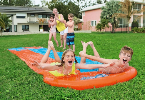 מגלשת מים, משטח החלקה רטוב דו מסלולי של חברת Bestway