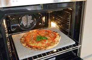 אבן שמוט להכנת פיצה + קרש להכנסת/הוצאת פיצה מהתנור MADE IN ITALY