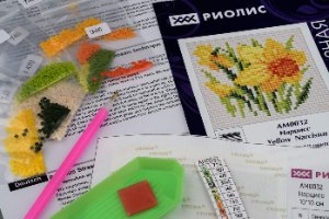 תמונת שיבוץ אבנים - נרקיס צהוב 10X10