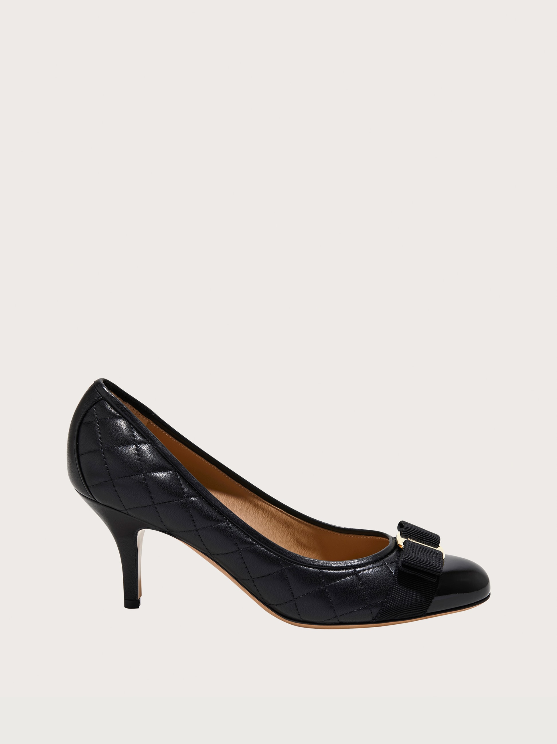 ferragamo carla pump