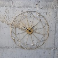 שעון גיאומטרי גדול