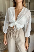 עליונית קייט שיפון קשירה לבנה