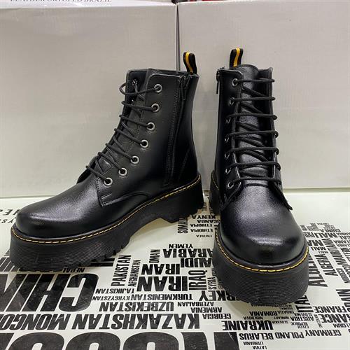 מגפון young טרקטור בצבע שחור מט