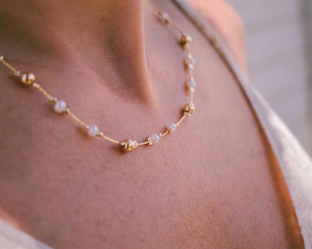 N-20 שרשרת שורה מגולדפילד 14K בשילוב חרוזי גולדפילד ופנינים