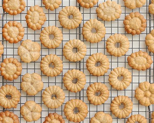 מתכון לעוגיות קינמון עם מכשיר זילוף העוגיות של Marcato 